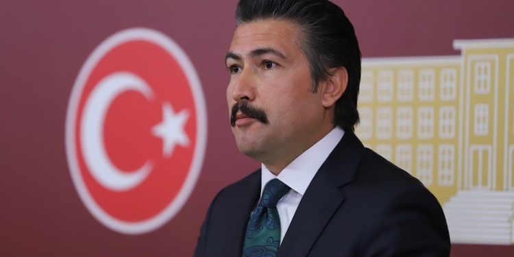 AKP’li Cahit Özkan: Dolardaki değer kaybını tam bin kat aşağıya çektik