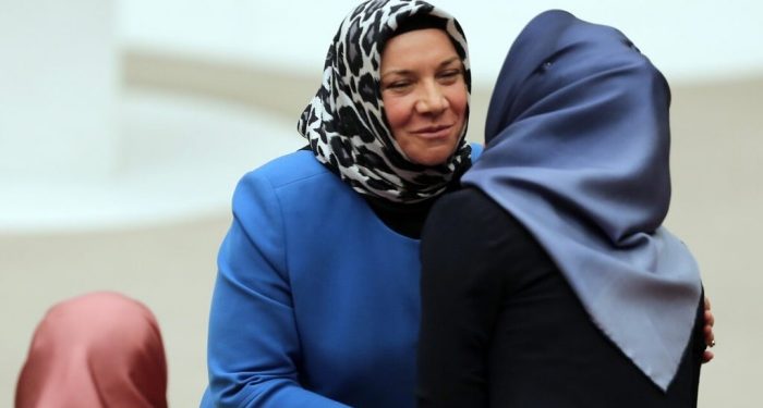 AKP’li Nergis: Asgari ücreti düşünenler düşünsün, Allah da yardımcıları olsun