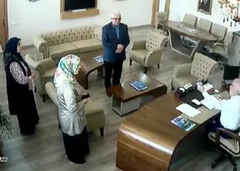 AKP’li başkan şehit yakınına hakaret edip makam odasından kovdu