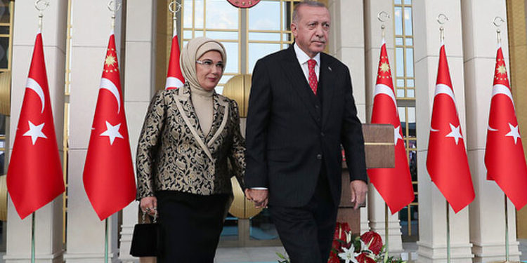 AKP’li vekil: Külliye’de çalışıp aç sabah edenler var, kâşane yok orada