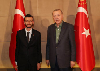 AKP’li Özoğul’dan ’15 Temmuz’lu tehdit: ‘Erdoğan’ın bir kelimesine bakar sokakların dolması’