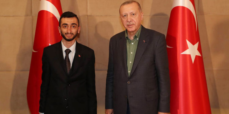 AKP’li Özoğul’dan ’15 Temmuz’lu tehdit: ‘Erdoğan’ın bir kelimesine bakar sokakların dolması’