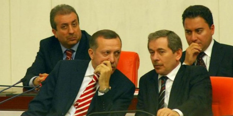 Abdullatif Şener, 8 yıl sonra ‘rüşvet ve yolsuzluk çarkını’ anlattı: 17/25 Aralık’ta her şey ortaya döküldü