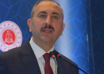 Adalet Bakanı Abdulhamit Gül: Yargıya yapılacak en büyük iyilik tribün tezahüratının bir parçası olmaktan kaçınmaktır