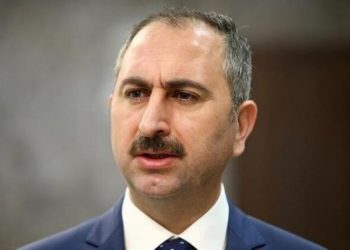 Adalet Bakanı Gül'ün '10 büyükelçi' yorumu: Türkiye'ye kimse parmak sallayamaz