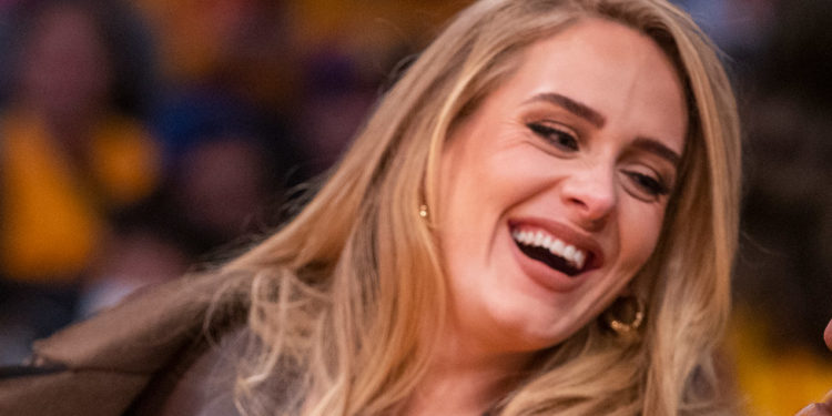 Adele ile konuştuğu sırada yeni albümünü dinlemediğini söyleyen sunucunun röportajı iptal edildi