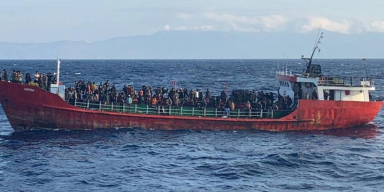 Aegean Boat Report: Yunanistan, 382 kişinin bulunduğu Murat 729'u kurtarmaktan kaçındı