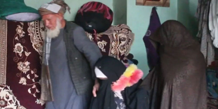Afganistan: 9 yaşında bir kız çocuğu 55 yaşındaki adama para ve koyun karşılığında satıldı