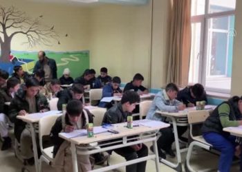 Afganistan’da Maarif Vakfı’nın el koyduğu okullarda müzik dersleri kaldırıldı