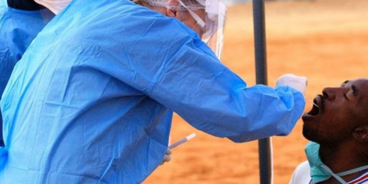 Afrika'nın güneyinde ortaya çıkan yeni varyant nedeniyle 6 ülkeden İngiltere'ye yapılacak seyahatlere kısıtlama getirildi