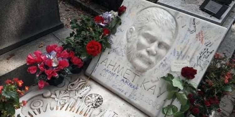 Ahmet Kaya'nın mezarı tahrip edildi