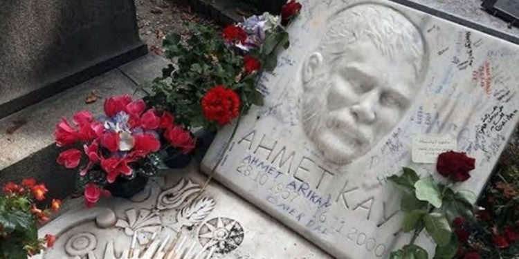 Ahmet Kaya’nın Paris’te bulunan mezarı tahrip edildi
