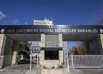 Aile Bakanlığı'nda 'aile boyu' skandal: Eski bakanlara, eşlerine, danışmanlarına makam aracı