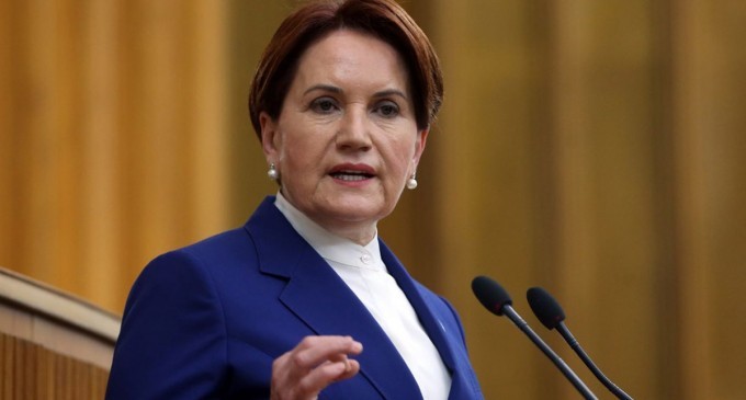 Akşener: Asıl ahlak yoksunu ekonominin kitabını yazdığını söyleyendir