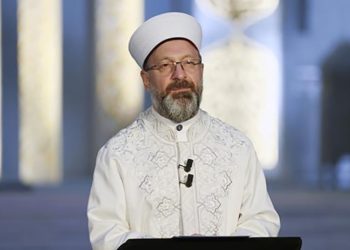 Ali Erbaş'tan bekarlara: Sorumluluktan kaçmayın, evlilik korkulacak bir şey değil