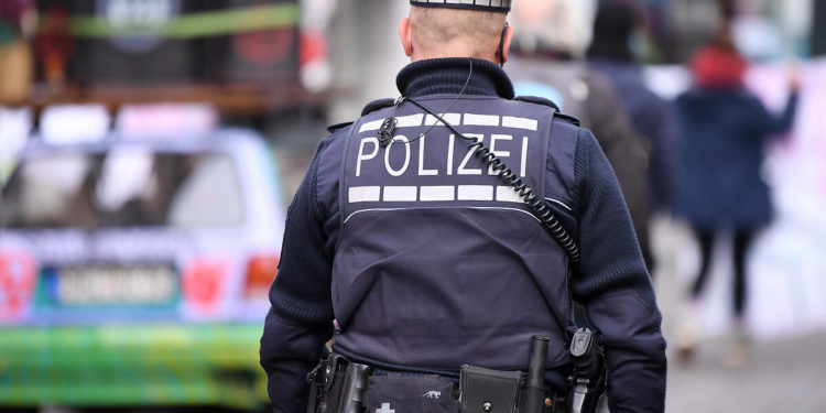 Alman polisinden ırkçı yazışmalar: Dün bir Türk’ü tekmeledim