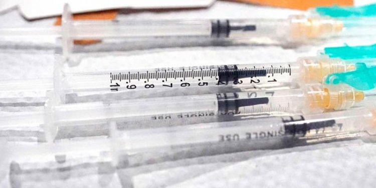 Almanların yüzde 44'ü aşı zorunluluğundan yana