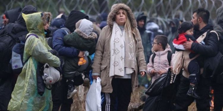 Almanya, Polonya sınırında göçmenlere karşı AB’den destek istedi