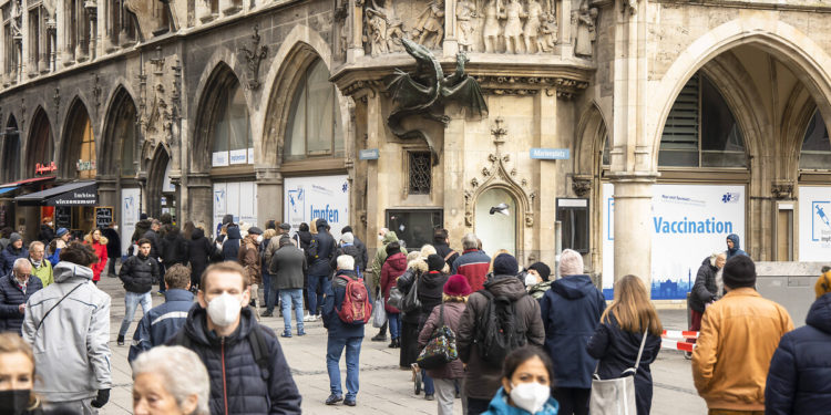 Almanya alarma geçti: Hava kuvvetleri korona hastalarını taşımak üzere görevlendirildi