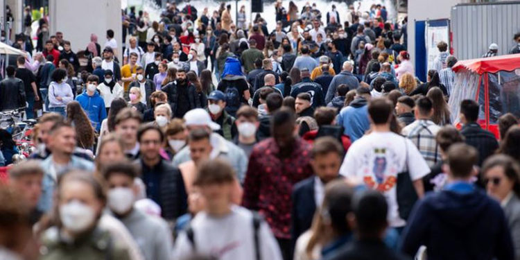 Almanya dördüncü dalga ile mücadelenin yollarını arıyor