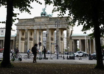 Almanya'da son 24 saatte 65 bin 371 Kovid-19 vakası kaydedildi