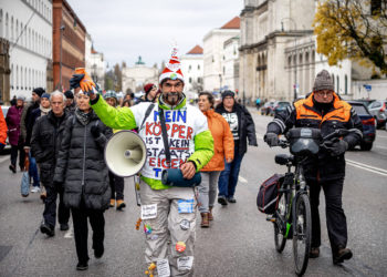 Almanya’da Covid-19 aşısının zorunlu hale getirilmesi gündemde