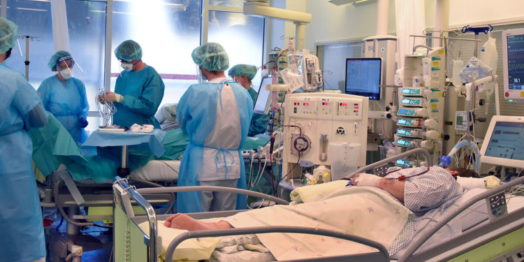 Almanya’da koronavirüs vakalarındaki rekor artış endişeye yol açıyor