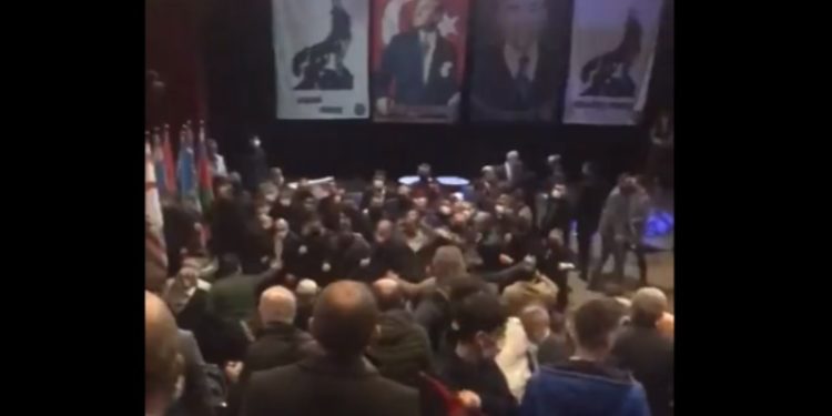 Alparslan Türkeş anmasında iki grup arasında kavga