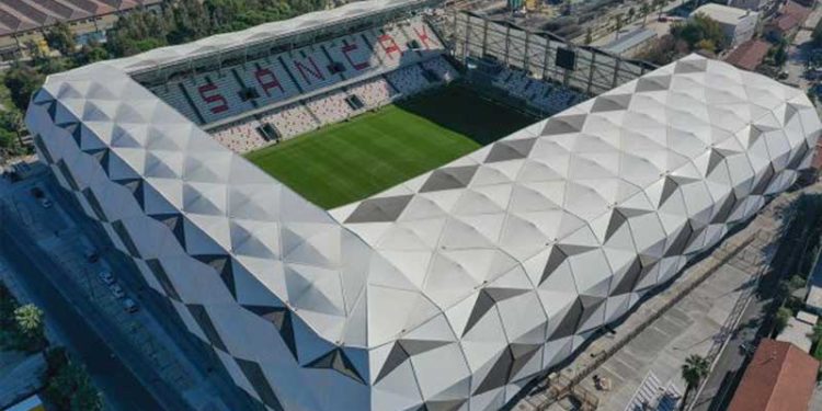 Alsancak Stadı'na Mustafa Denizli'nin ismi verildi