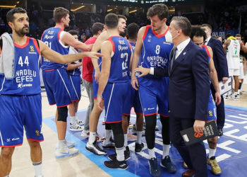 Anadolu Efes, Olympiakos'u konuk ediyor