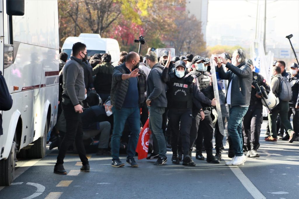 Ankara’da YÖK protestosuna polis saldırdı: Çok sayıda öğrenci gözaltında