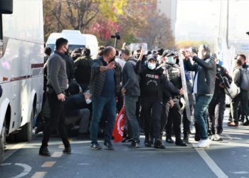 Ankara’da YÖK protestosuna polis saldırdı: Çok sayıda öğrenci gözaltında