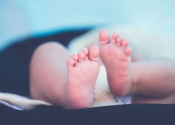 Anne karnındaki bebeğin akciğer çevresinde biriken sıvıya müdahale edildi