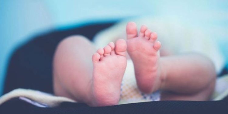 Anne karnındaki bebeğin akciğer çevresinde biriken sıvıya müdahale edildi