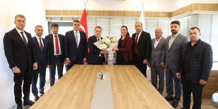 Antalya Büyükşehir Belediyesi’nde toplu iş sözleşmesi imzalandı; yüzde 28 zam, 1 Mayıs’ta  işçilere 600 TL ikramiye