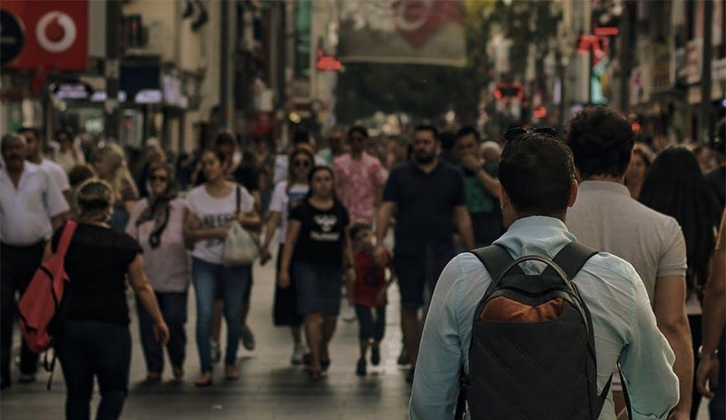 Araştırma: Gençlerin çoğu mevcut iktidarın vatandaşın fikrini önemsemediğini düşünüyor