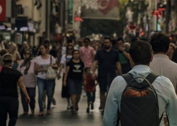 Araştırma: Gençlerin çoğu mevcut iktidarın vatandaşın fikrini önemsemediğini düşünüyor