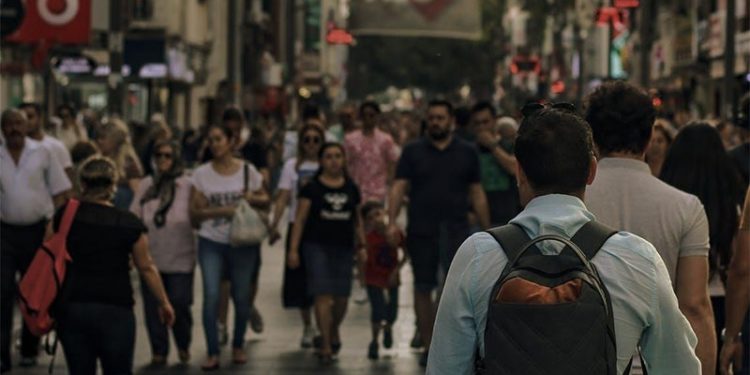 Araştırma: Gençlerin çoğu mevcut iktidarın vatandaşın fikrini önemsemediğini düşünüyor