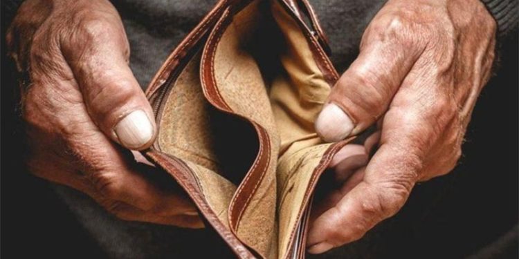 Araştırma: İzmir'de yoksulluk sınırı 10 bin 221 lira