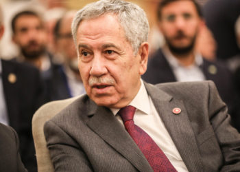 Arınç: Birileri cebime ayda 10 bin dolar koymuyor, dört beş maaşım yok