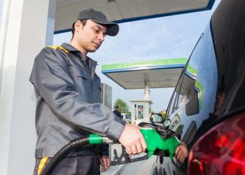 Asgari ücretle Almanya'da 1.055, Türkiye'de 284 litre benzin alınabiliyor