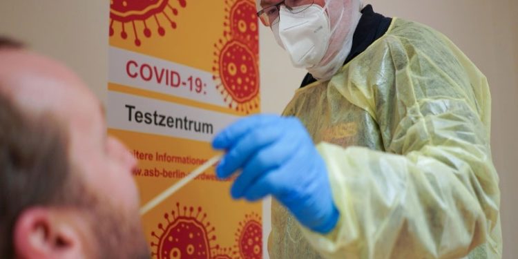 Avrupa Covid-19 salgınında yeni dalgayı yaşıyor