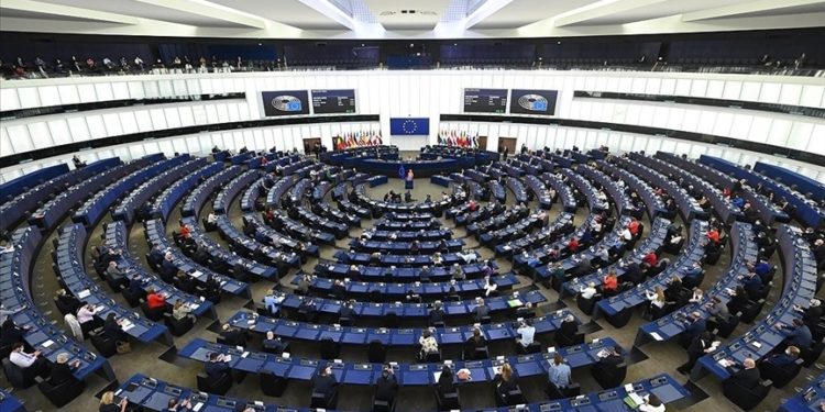 Avrupa Parlamentosu komitesi, Türkiye'deki Suriyelilere 150 milyon Euro desteği onayladı