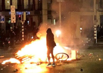 Avrupa'da Covid protestoları: Kimler katılıyor, hangi görüşlerden etkileniyorlar?