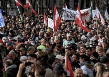 Avrupa’da Kovid önlemlerine karşı protestolar yayılıyor