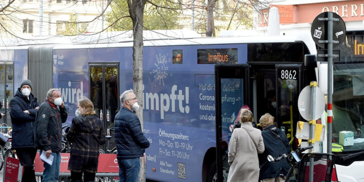 Avrupa’da ilk; Avusturya’da tam kapanma ve aşı zorunluluğu geliyor