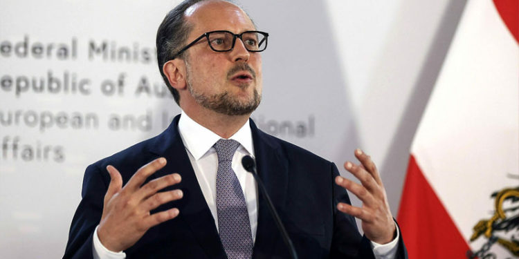 Avusturya Başbakanı: Aşılanmamışları eve kapatabiliriz