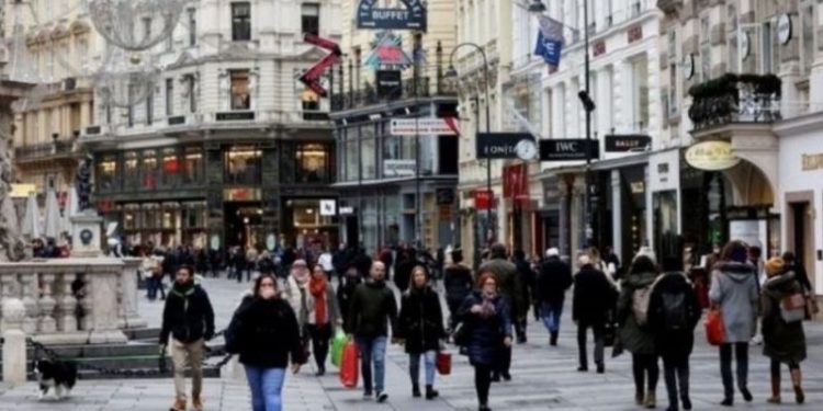 Avusturya'da aşısızlara ülke genelinde sokağa çıkma yasağı