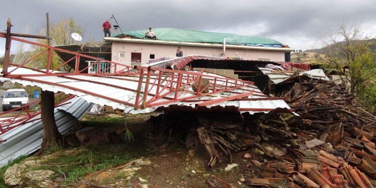 Aydın'da fırtına ve hortum; 15 ev zarar gördü