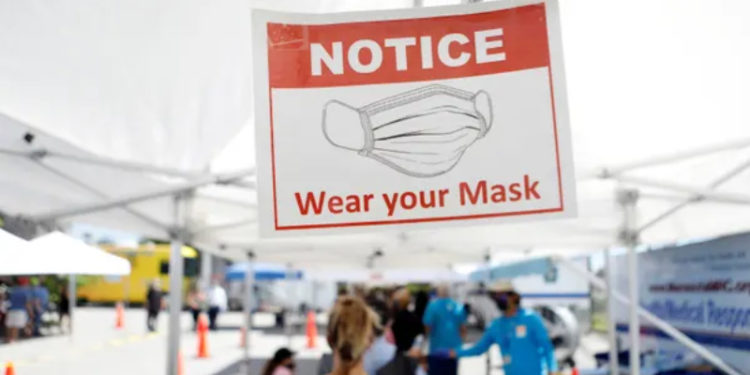 Aşı karşıtı zirveye katılan 7 doktor Koronavirüs'e yakalandı